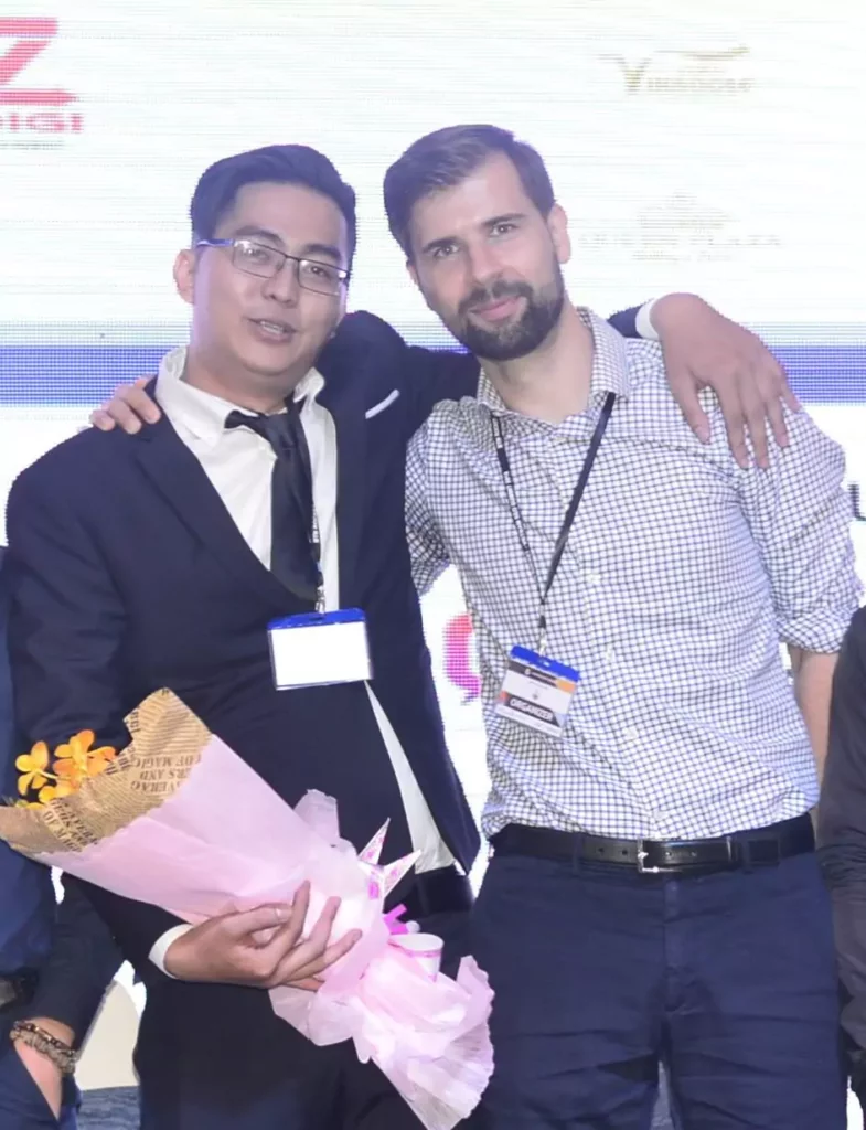 Nguyễn Diệp và Tim Soulo tại sự kiện SEO Summit 2018